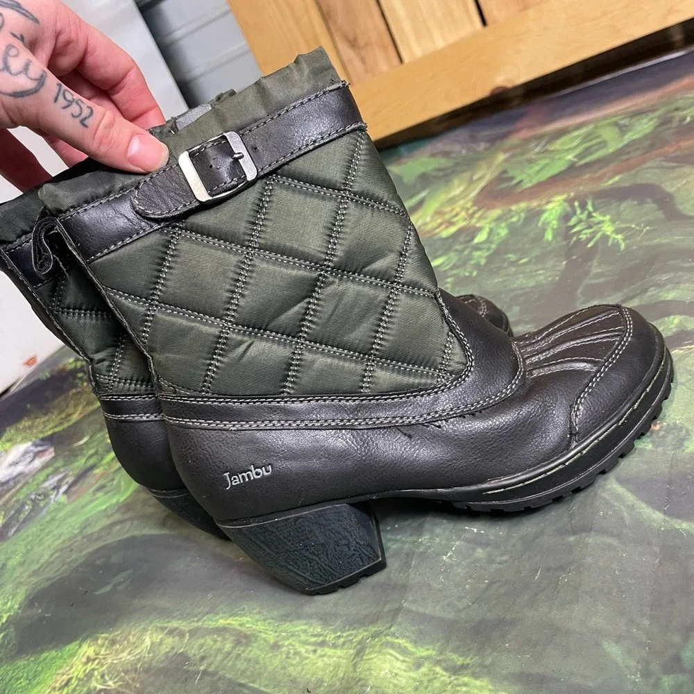 Jambu Women's Green Black Quilted Heeled Ankle Boots EUC Size 8